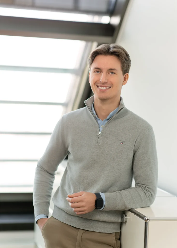 Jannis Bunge Von Proreales Im Modernen Büro