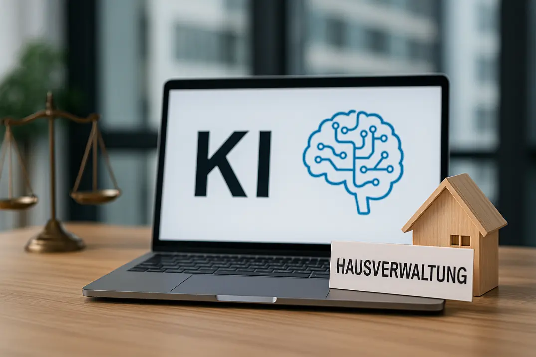 Laptop Mit Ki-Symbol Und Holzhaus Neben Schild „Hausverwaltung“ – Symbolbild Für Den Einsatz Künstlicher Intelligenz In Der Immobilienverwaltung